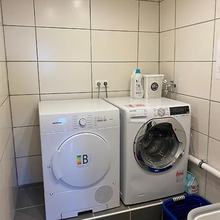 Schoenes Ferienhaus&monteurzimmer Direkt In Lich, Ruhige&zentrale Lage Сasa de vacaciones *